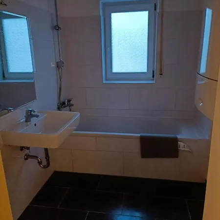 Monteur- Und Arbeiterunterkunft Hebelstrasse Apartmán Oberhausen-Rheinhausen